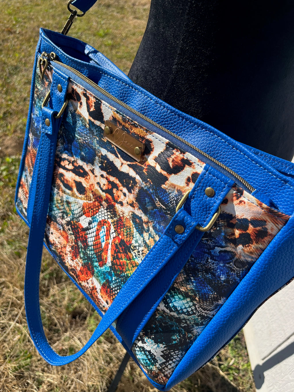 Leilani Handbag in Blue/Animal