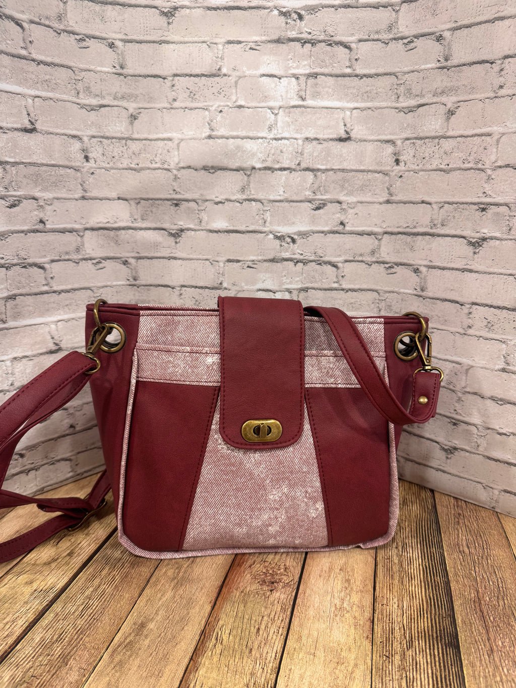 Zarah Crossbody in Burgundy