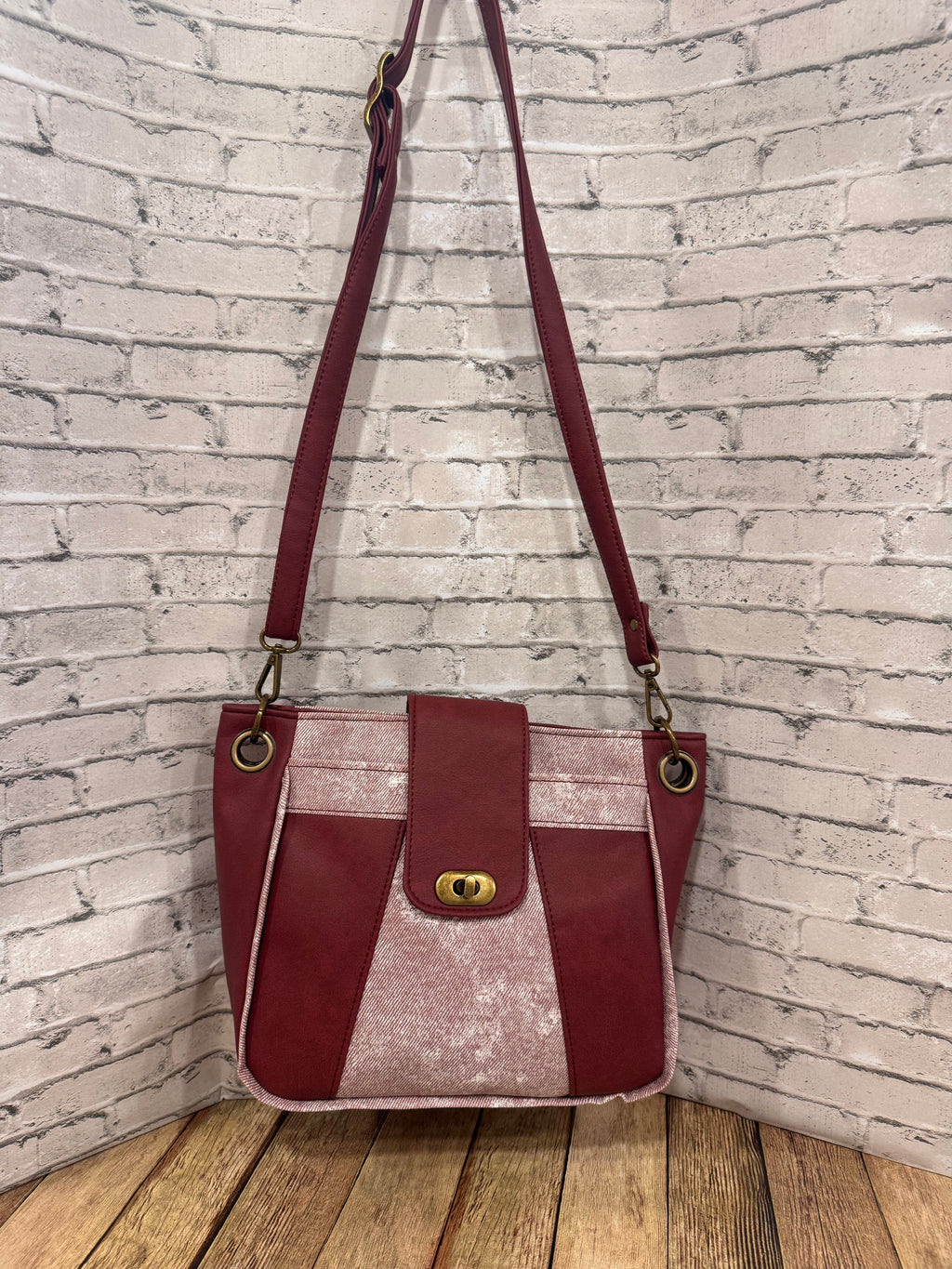 Zarah Crossbody in Burgundy