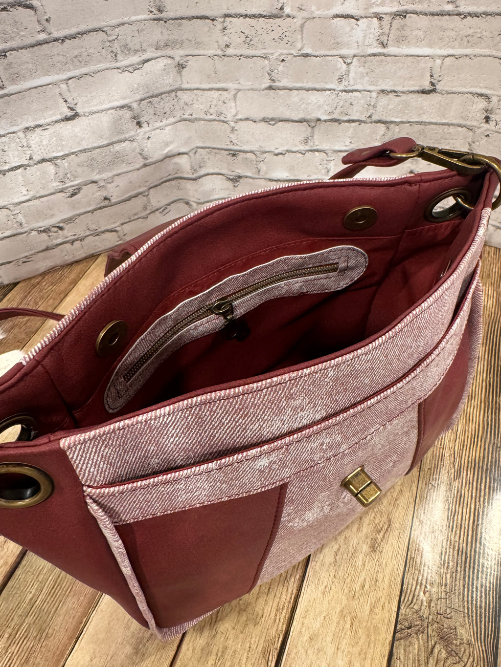 Zarah Crossbody in Burgundy
