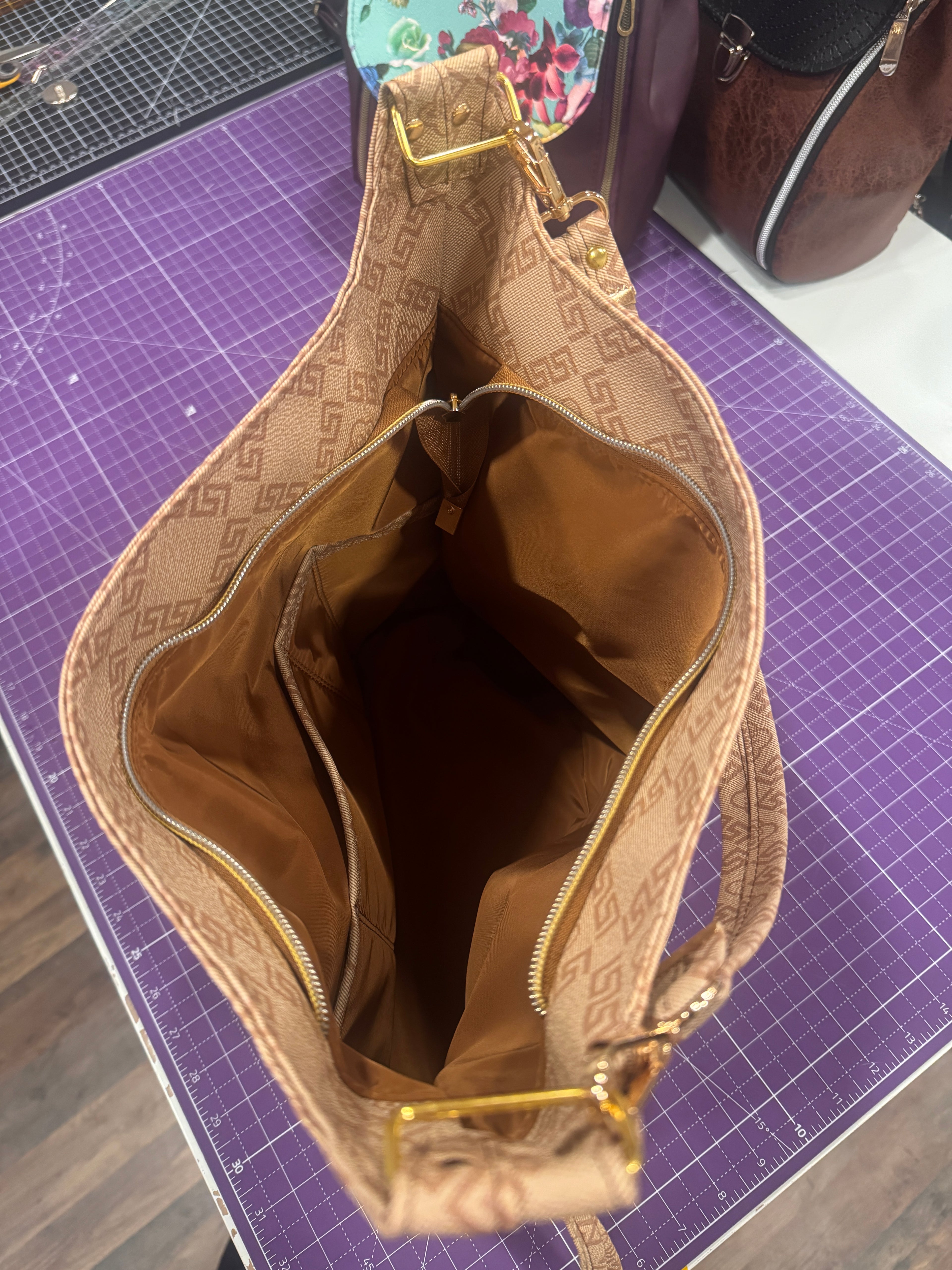 Simplistic Slouch Shoulderbag